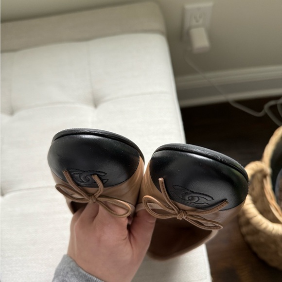 CHANEL Beige and Black Flats - Picture 7 of 10